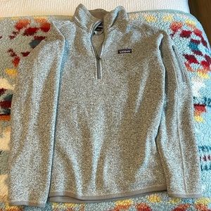 Large grey women’s Patagonia 1/4 zip